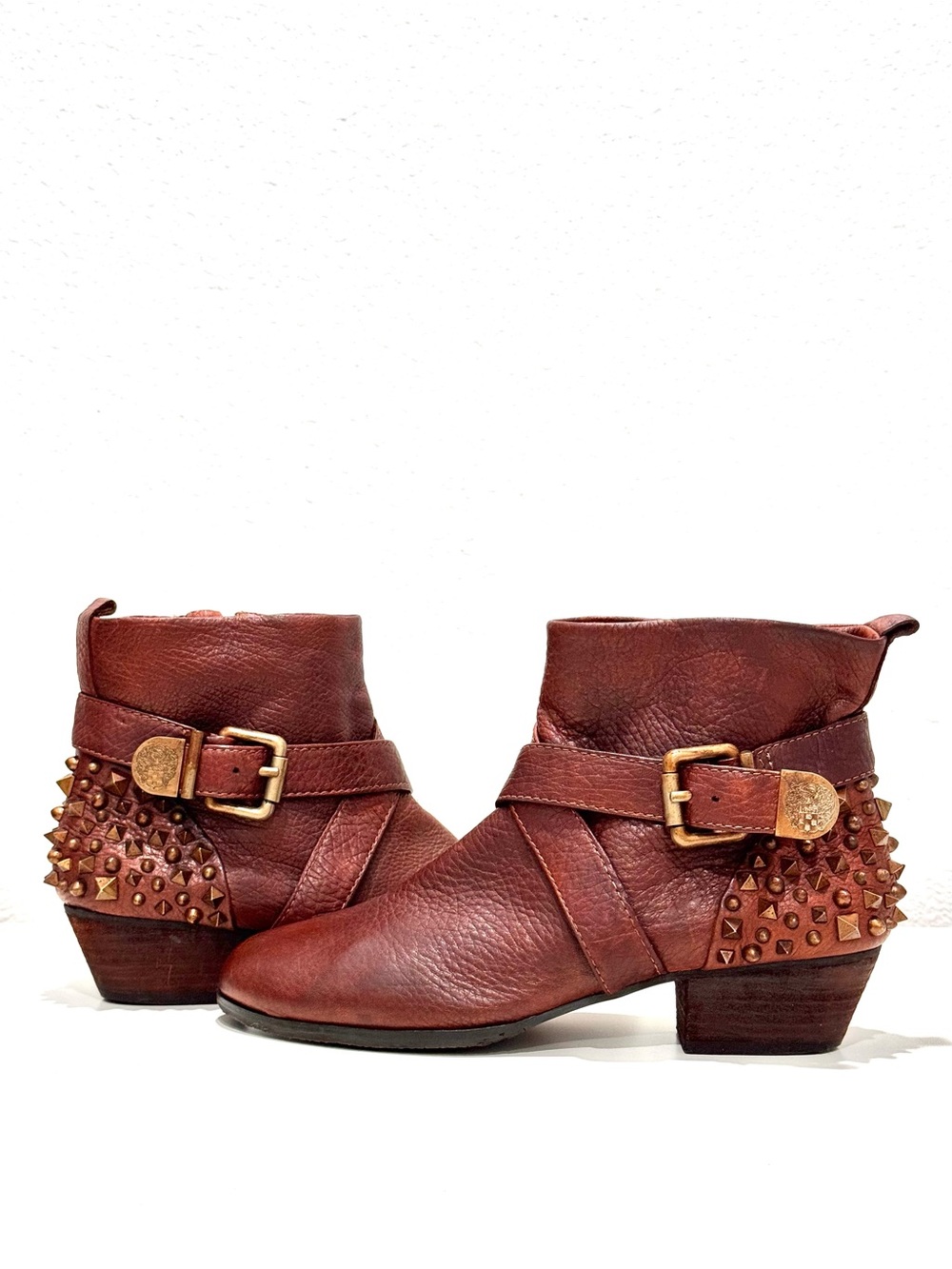 Vince Camuto boho Western brown leather Marcin Studded ankle booties 8.5B